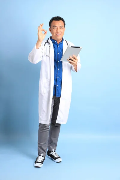 Senior Asian Physician Standing Blue Background — 스톡 사진