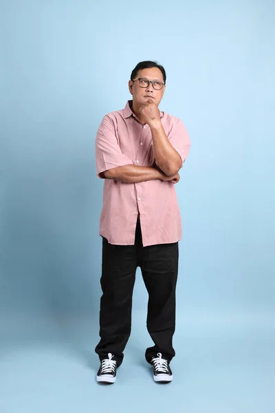 Adult Asian Man Pink Shirt Standing Blue Background — Stock Fotó