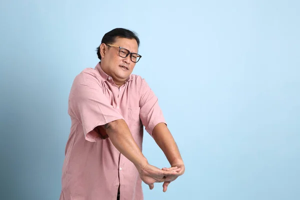 Adult Asian Man Pink Shirt Standing Blue Background — Stockfoto