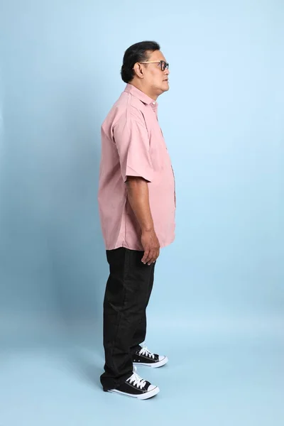 Adult Asian Man Pink Shirt Standing Blue Background — 图库照片