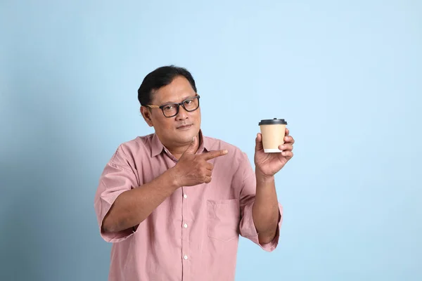 Adult Asian Man Pink Shirt Standing Blue Background — Foto Stock