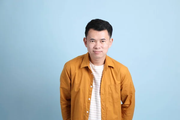 Asian Lgbtq Man Yellow Shirt Standing Blue Background — Foto de Stock