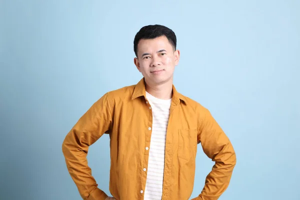 Asian Lgbtq Man Yellow Shirt Standing Blue Background — Stok fotoğraf