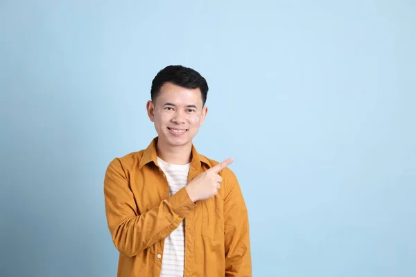 Asian Lgbtq Man Yellow Shirt Standing Blue Background — Stok fotoğraf