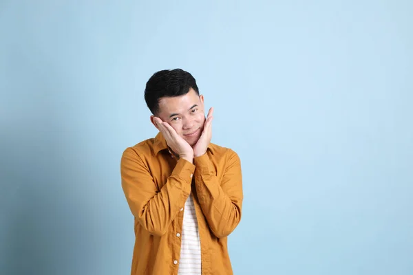 Asian Lgbtq Man Yellow Shirt Standing Blue Background — ストック写真