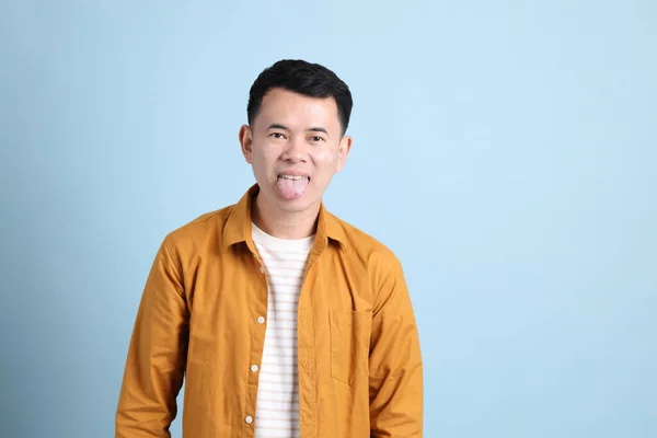 Asian Lgbtq Man Yellow Shirt Standing Blue Background — Stok fotoğraf