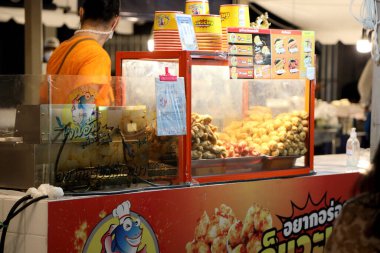 Bangkok, Tayland - 8 Ekim 2022 Tayland 'da gece pazarı..