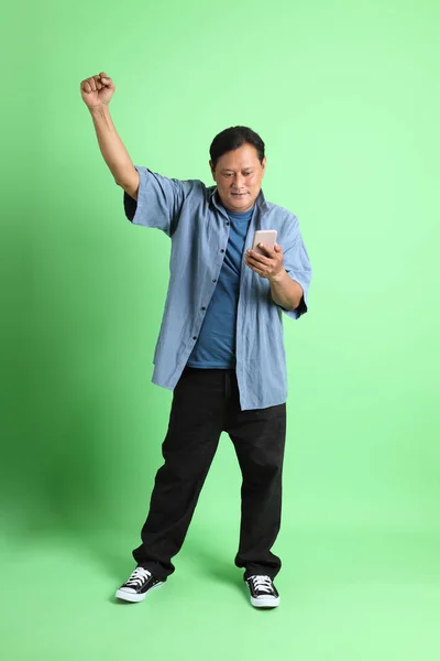 40S Adult Overweight Asian Man Standing Green Background — Stock Photo, Image