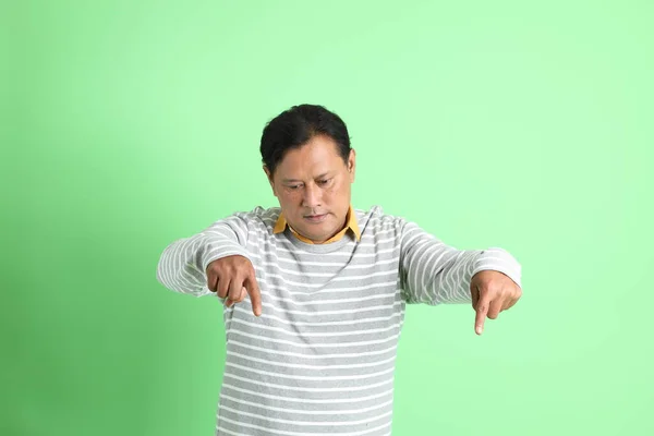 Les Années Adulte Surpoids Asiatique Homme Debout Sur Fond Vert — Photo