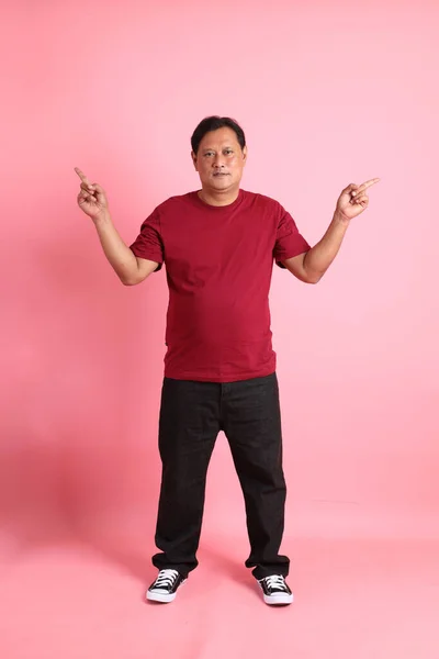 Les Années Adulte Surpoids Asiatique Homme Debout Sur Fond Rose — Photo