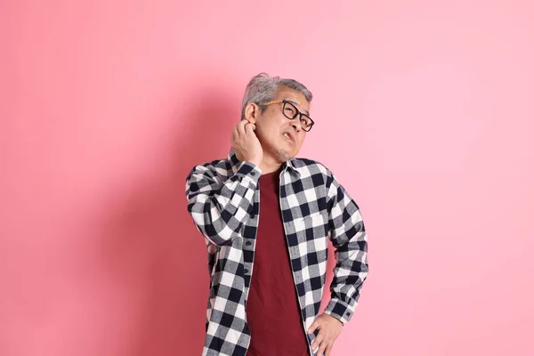Der Erwachsene Asiatische Mann Der Vierziger Jahre Stolziert Mit Lässiger — Stockfoto