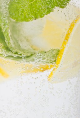 Club soda limon ve nane