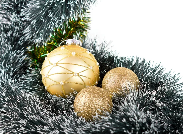 Goldene Weihnachtskugeln — Stockfoto