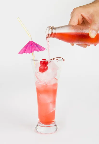 Limonada vermelha com palha de festa na mão em branco — Fotografia de Stock