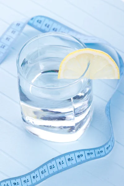 Vatten för hälsosamt liv med citron — Stockfoto