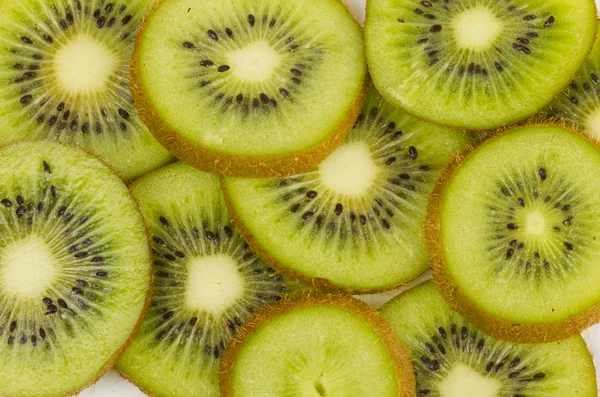 Tle owoc kiwi świeże plastry — Zdjęcie stockowe