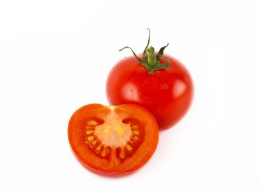 beyaz zemin üzerine domates sebze keser