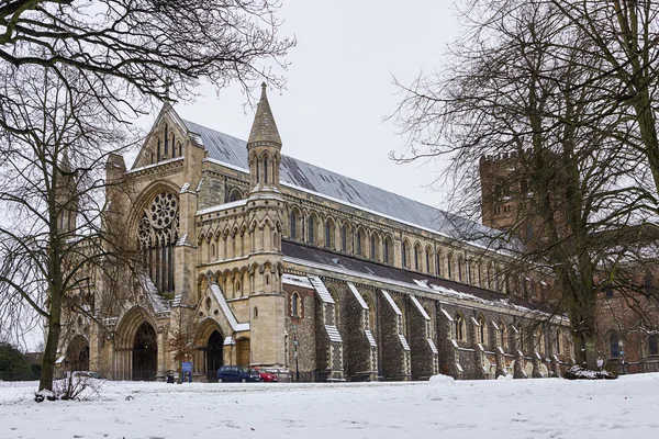 Catedral e Abadia Igreja de Saint Alban em St. Albans, Reino Unido — Fotografia de Stock