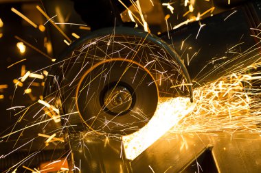 netlik ve aşındırıcı disk makine tarafından demir kesme