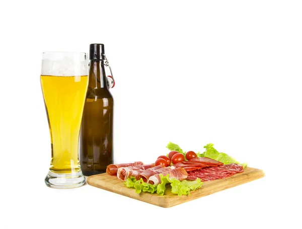 Lagerbier mit Fleisch-Snack — Stockfoto