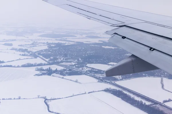 Vista da janela do avião com asa — Fotografia de Stock