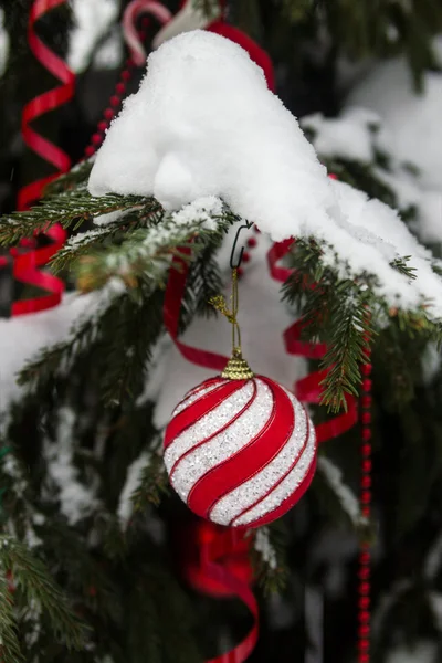 Palle di Natale all'aperto — Foto Stock