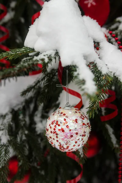 Boules de Noël en plein air — Photo