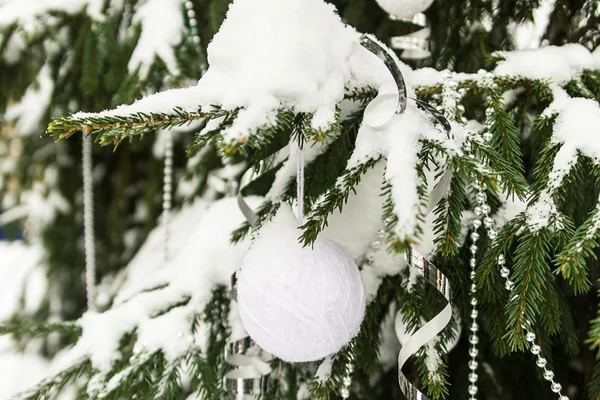 Boules de Noël en plein air — Photo