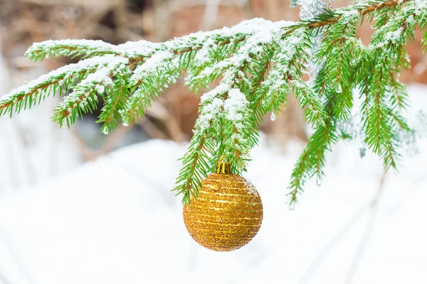 Noel topları açık havada — Stok fotoğraf
