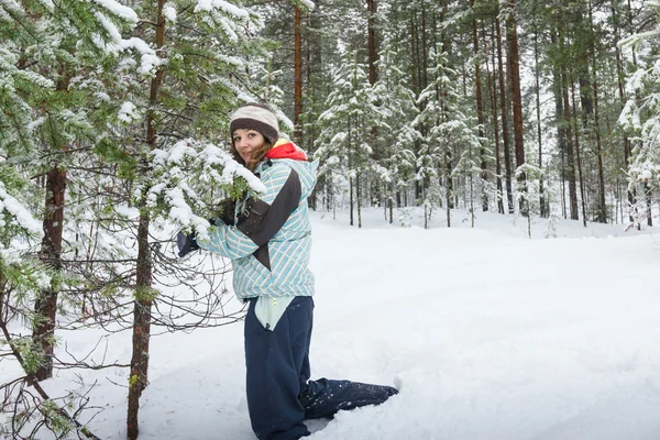 Woman outdoors at winter forest — Stock Photo, Image