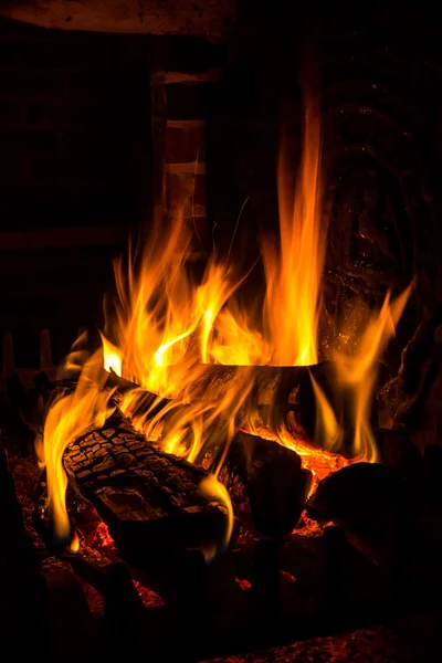 Fogo em uma lareira — Fotografia de Stock