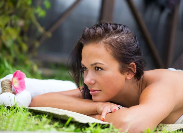Pretty young woman relax — Stock Photo, Image