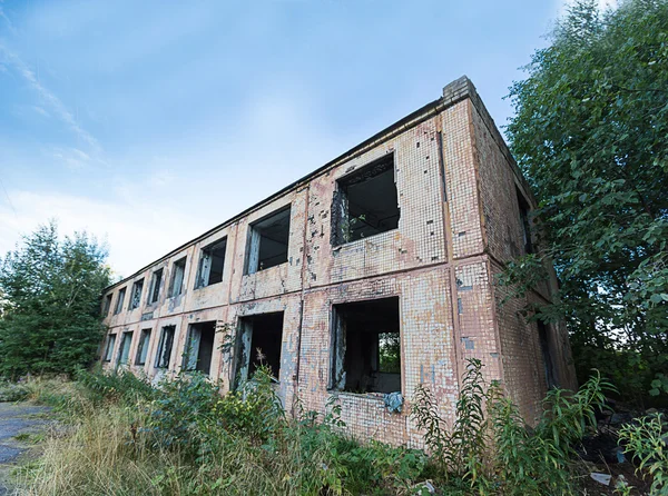 Left broken building — Stock Photo, Image