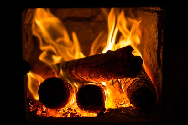 Fire in fireplace — Stock Photo, Image