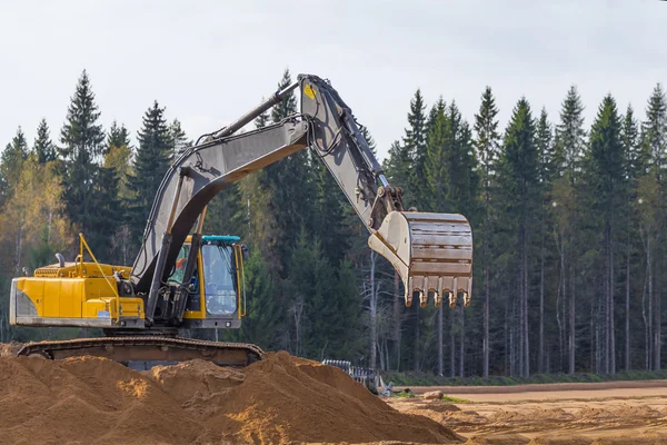 Sarı inşaat tarak iş başında