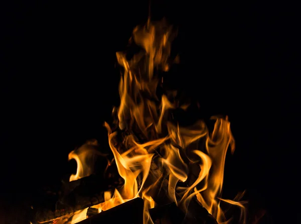 Fuego en una chimenea — Foto de Stock