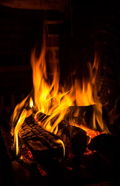 Feu dans une cheminée — Photo