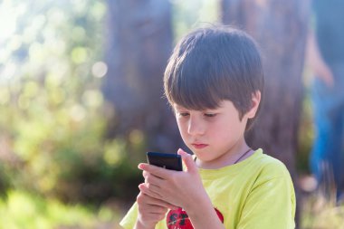 Çocuk oyun telefon açık havada