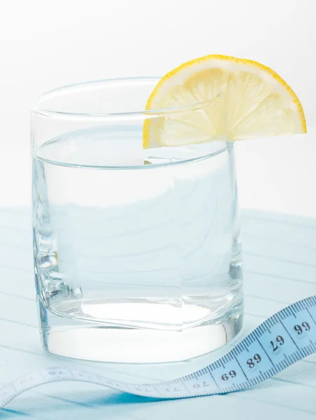 Água pura para fita métrica de vida saudável — Fotografia de Stock