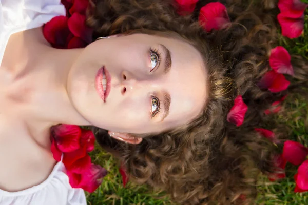 Romantic woman in rose petals — Stock Photo, Image