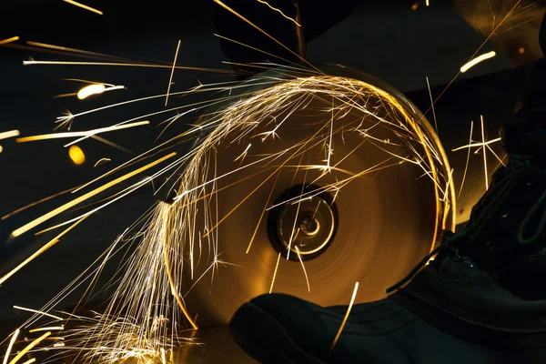 Sharpening and cutting by abrasive disk machine — Stock Photo, Image