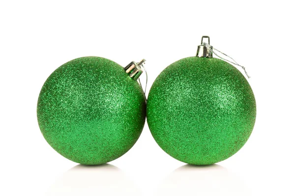 Grüne Weihnachtskugeln isoliert über weißem Hintergrund — Stockfoto