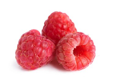 Ahududu beyaz arkaplanda izole edildi.