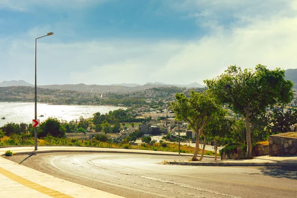 Türkiye 'nin Bodrum kenti manzaralı bir yol. Seyahat hedefi