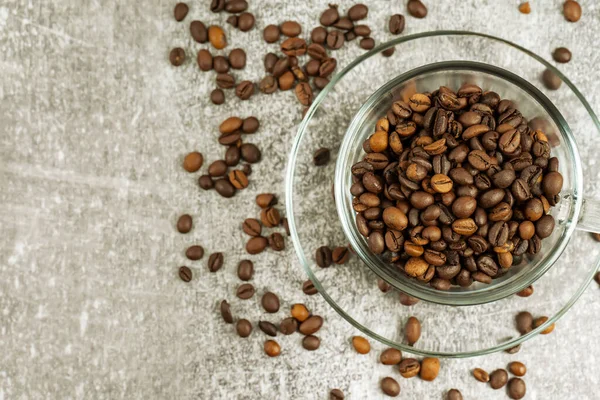 Transparent Cup Coffee Coffee Beans Gray Concrete Background Scattering Coffee — ストック写真