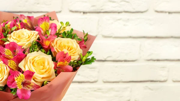 Bouquet Beautiful Roses Alstroemeria White Background Fresh Lush Bouquet Colorful — 图库照片