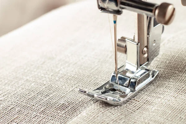 Modern Sewing Machine Presser Foot Linen Fabric Thread Closeup Copy — Stockfoto