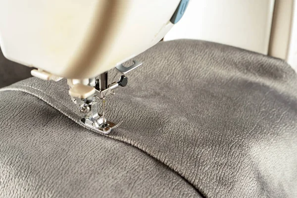 Modern Sewing Machine Presser Foot Linen Fabric Thread Closeup Copy — Stockfoto