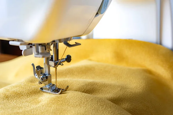 Modern Sewing Machine Presser Foot Linen Fabric Thread Closeup Copy — Stockfoto