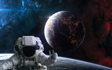Uzayda bir astronot. Derin uzayın yerleşik gezegeni